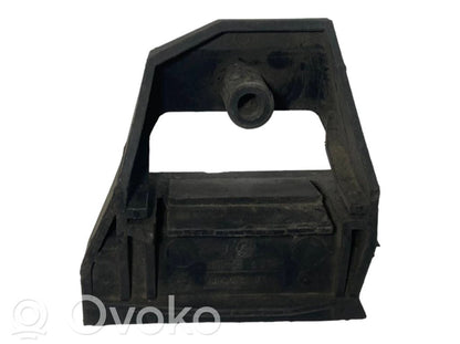 Radiator(s) holder/bracket