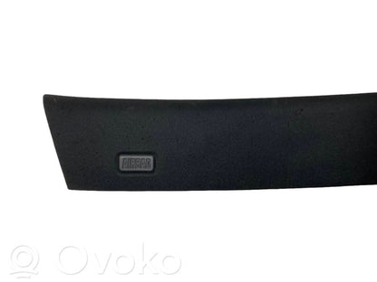 (A) statņa dekoratīvā apdare