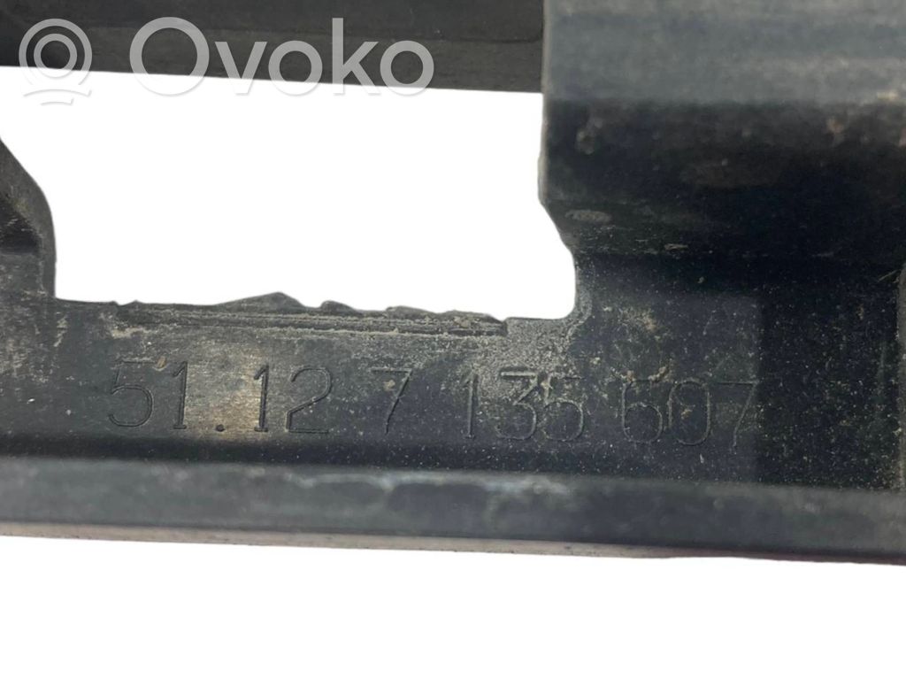 Rear bumper mounting bracket