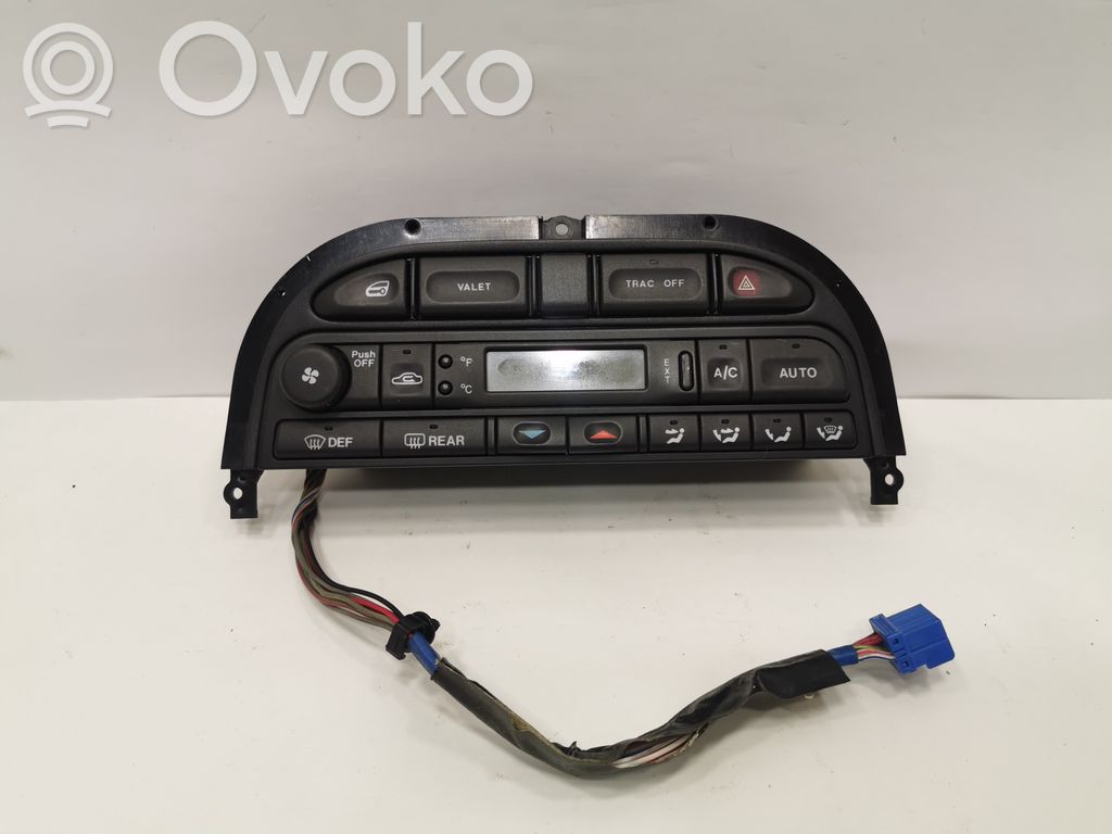 Блок управления кондиционером/климат-контролем/отоплением салона (в салоне)