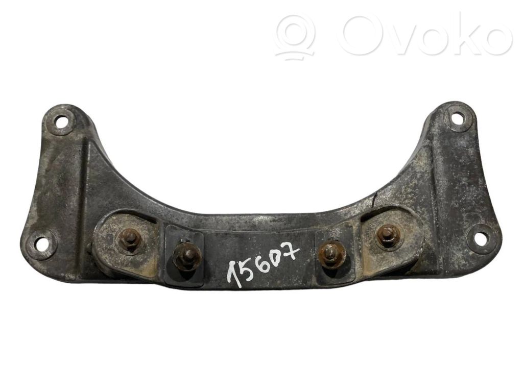Transmission mounting bracket