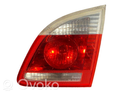 Aizmugurējais lukturis pārsegā