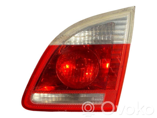 Задний фонарь на капоте