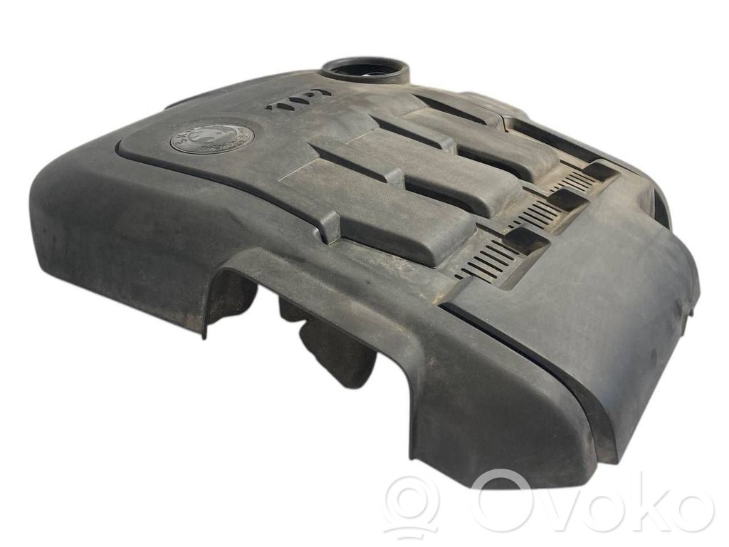 Крышка двигателя (декоративная отделка)