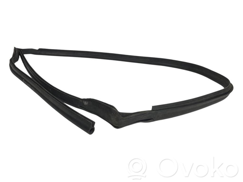 Резиновая накладка (на дверь багажника)