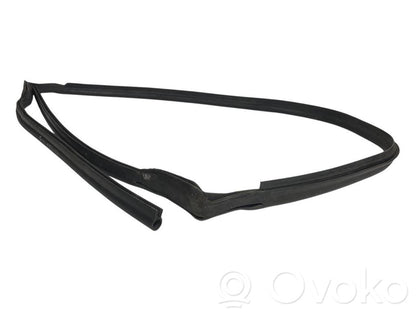 Резиновая накладка (на дверь багажника)