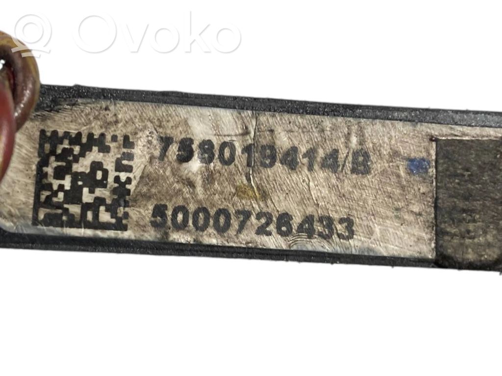 Fuel injector wires