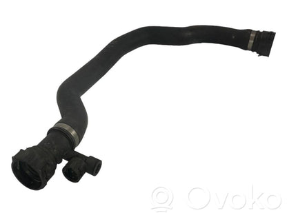 Caurulīte (-es) / šļūtene (-es)