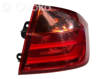 Задний фонарь в кузове