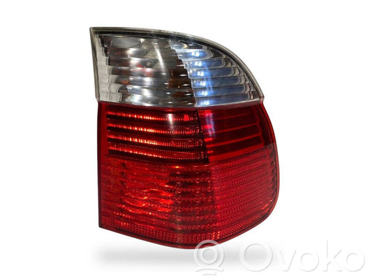 Aizmugurējais lukturis virsbūvē