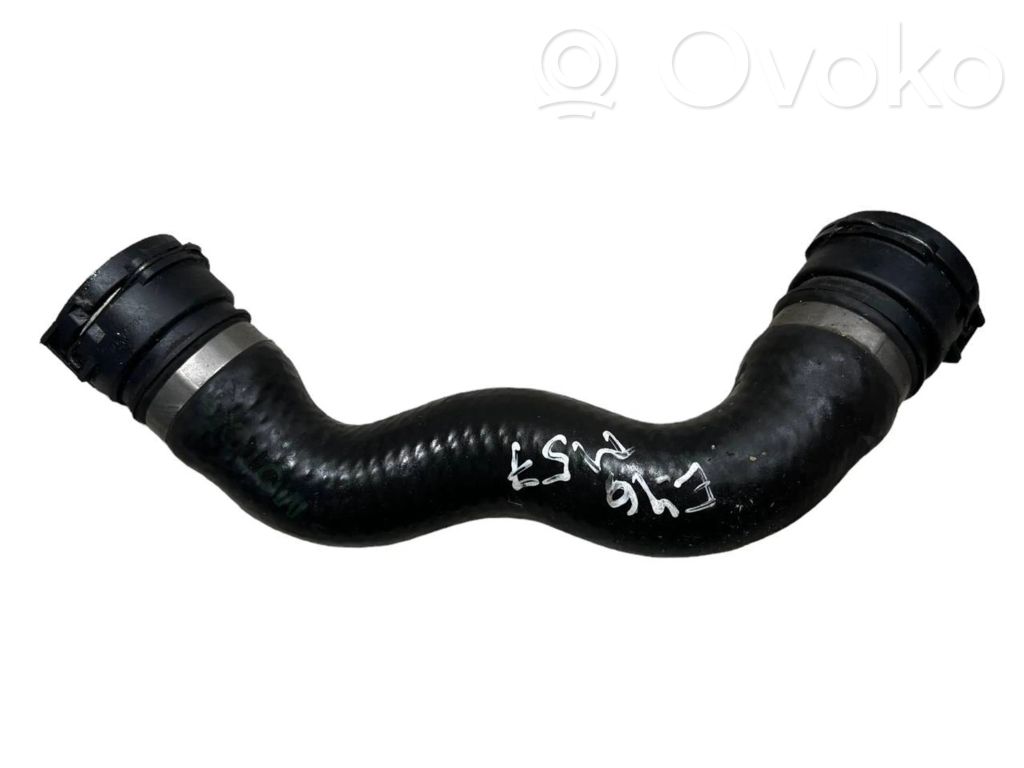 Caurulīte (-es) / šļūtene (-es)