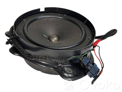 Speaker(s) in front door