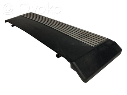 Engine cover (decorative trim)