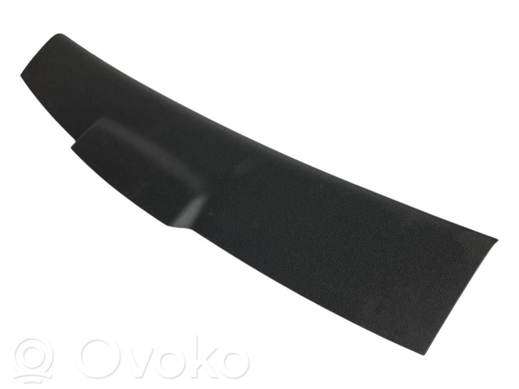 Augšējā dekoratīvā apdare (pie loga)