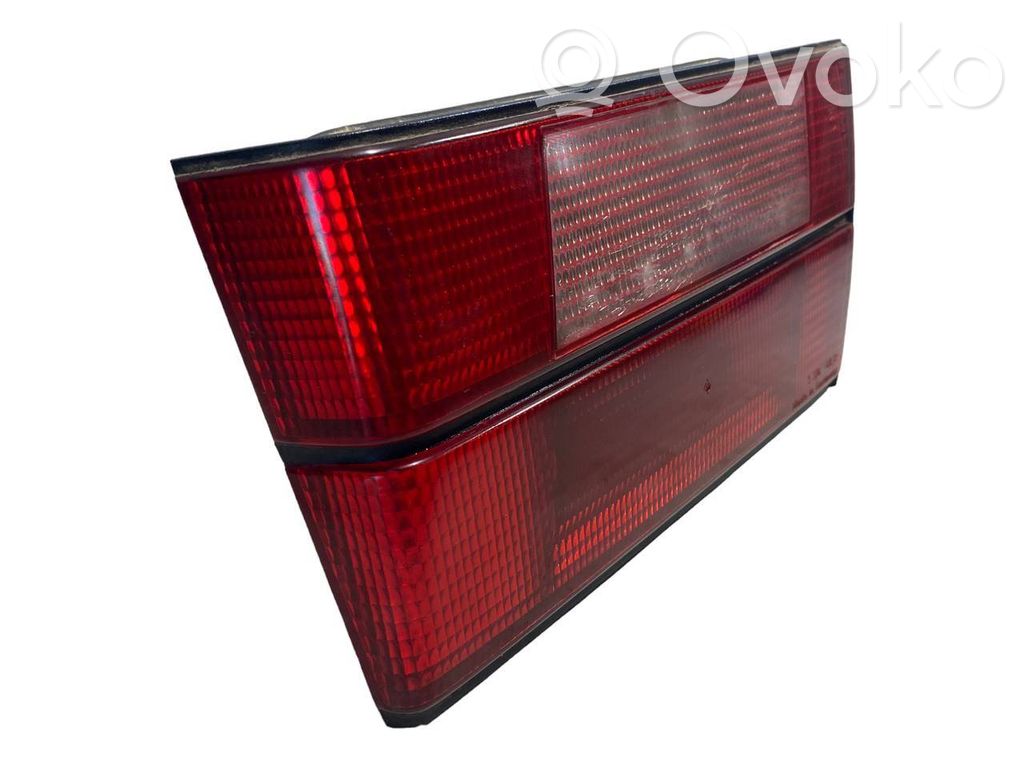 Aizmugurējais lukturis pārsegā