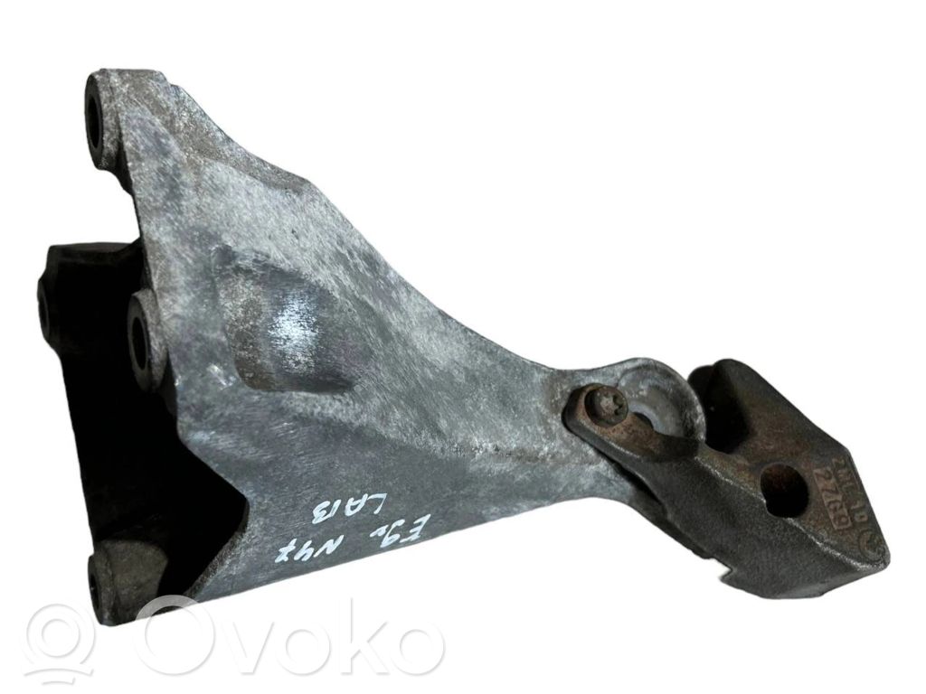 Dzinēja nostiprināšanas stiprinājums-kronšteins