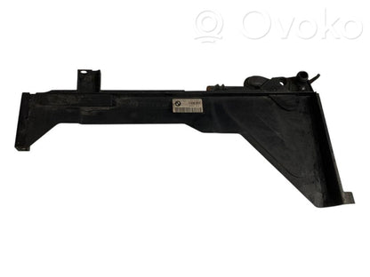 Radiator(s) holder/bracket