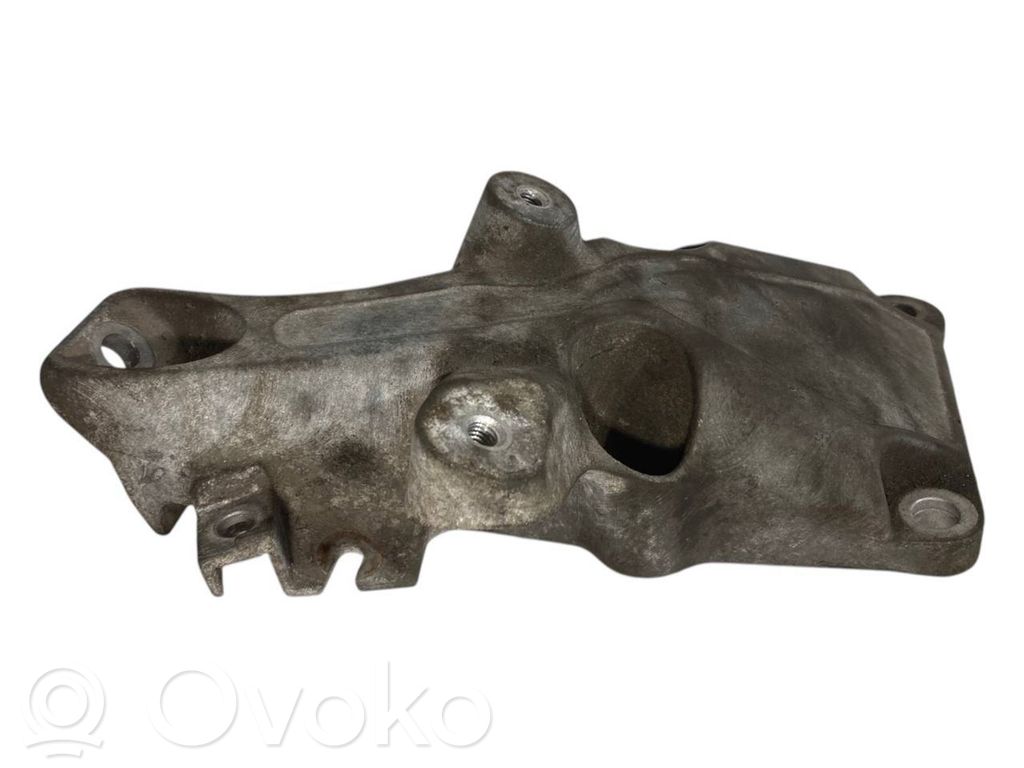 Engine mounting bracket