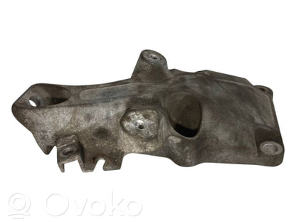 Engine mounting bracket