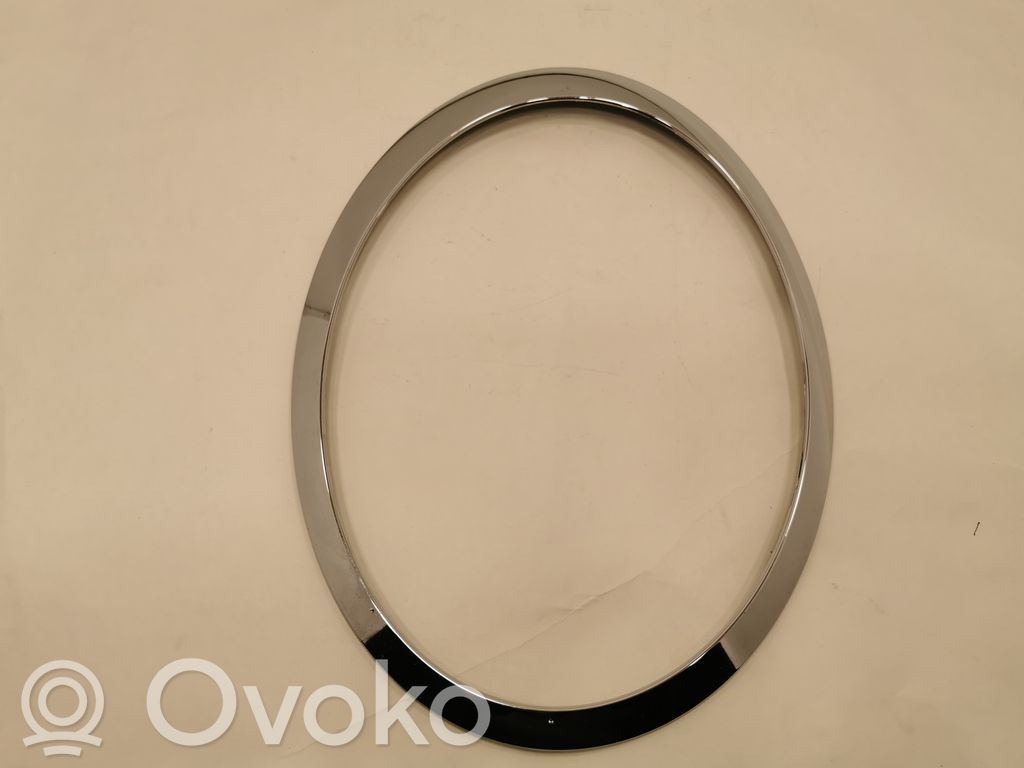 Priekšējā luktura dekoratīvā apdare