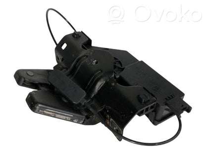 Aizmugurējā pārsega slēdzene