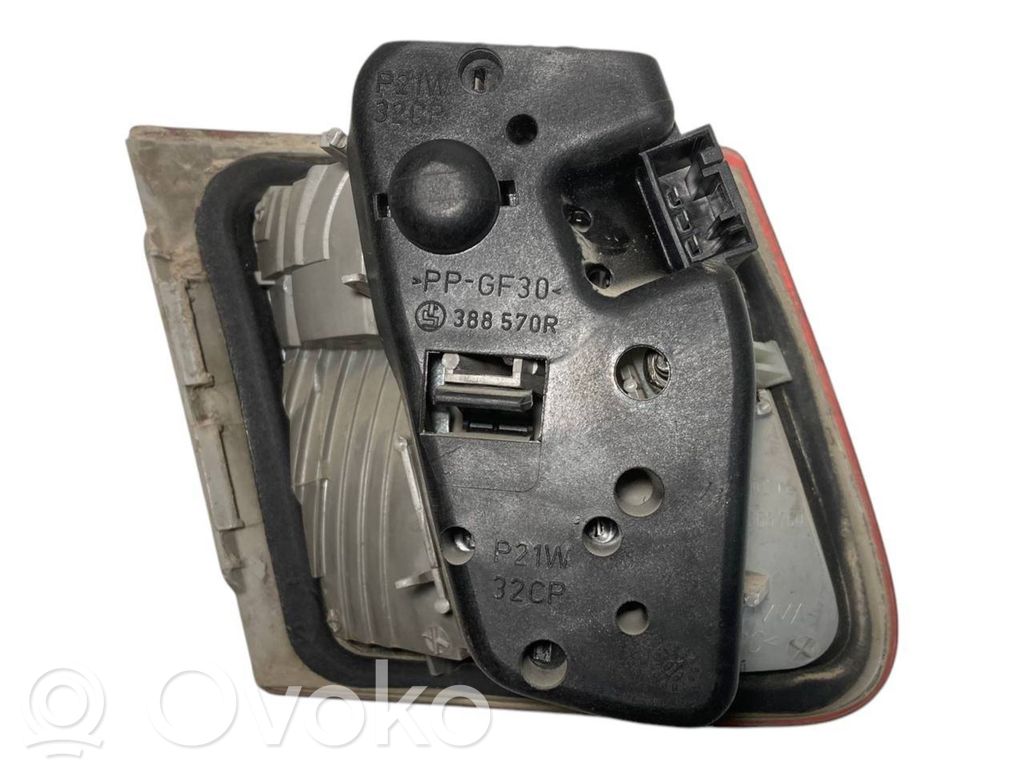 Aizmugurējais lukturis pārsegā