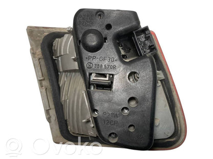 Aizmugurējais lukturis pārsegā