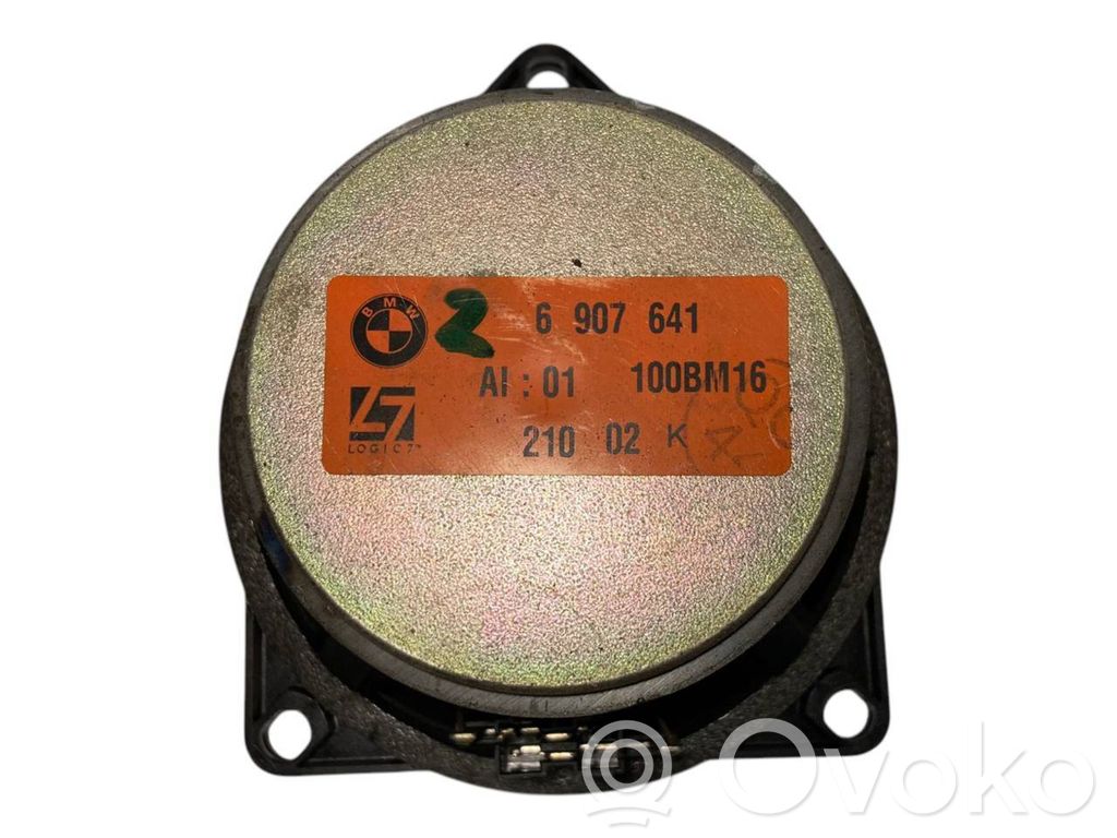 Skaļrunis (-i) priekšējās durvīs