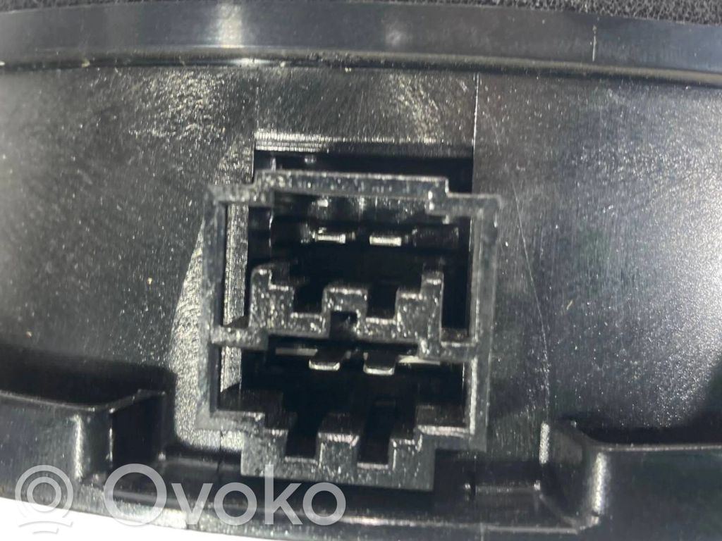 Skaļrunis (-i) priekšējās durvīs