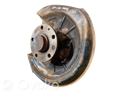 Aizmugurē riteņa rumbas vārpstas šarnīrs (stupica, capfa)