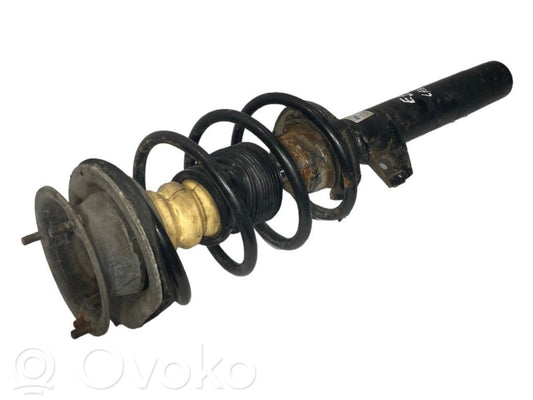 Priekšpusē amortizators ar atsperi