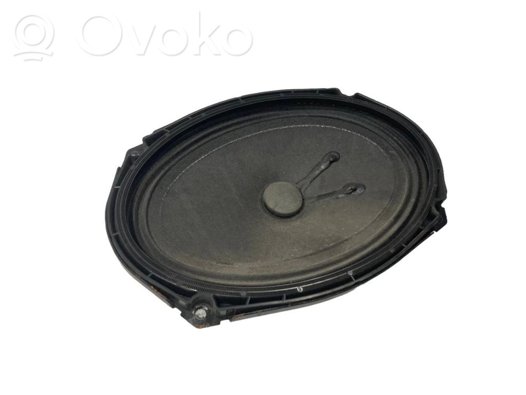 Speaker(s) in the rear window