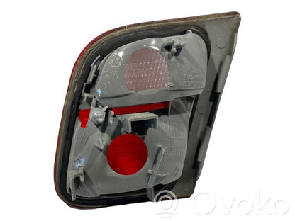 Aizmugurējais lukturis pārsegā