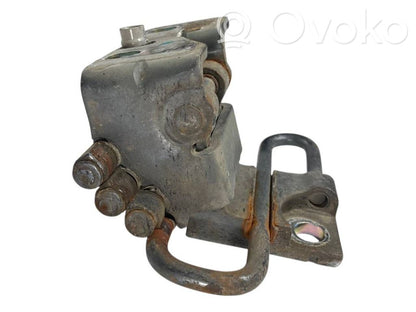 Priekšpusē apakšējā vira (eņģe)