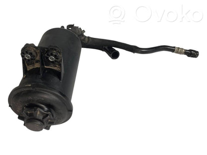 Stūres pastiprinātāja šķidruma tvertne