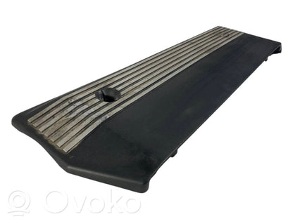Engine cover (decorative trim)