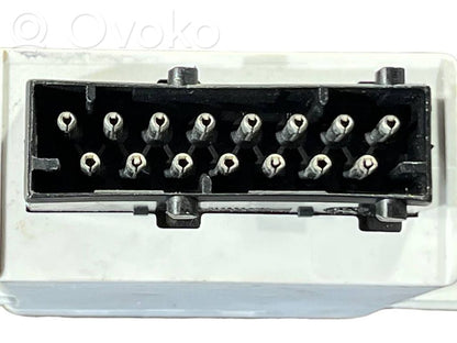 Piekabes āķa vadības bloks