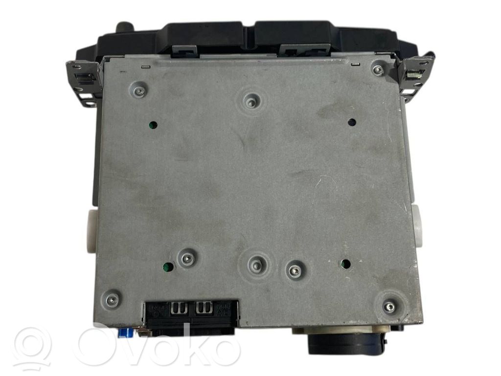 Radio / CD/DVD player / navigation