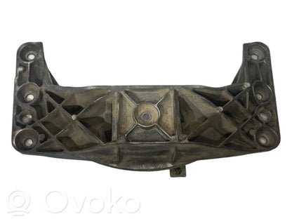 Transmission mounting bracket
