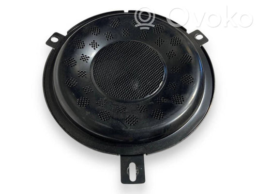 Skaļrunis (-i) pakaļējās durvīs