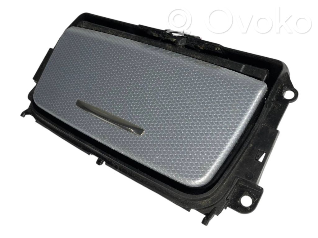 Пепельница (передняя)