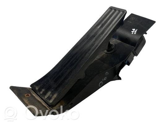 Педаль акселератора