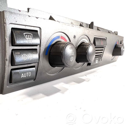 Air conditioning / climate control / interior heating control unit (in the passenger compartment)