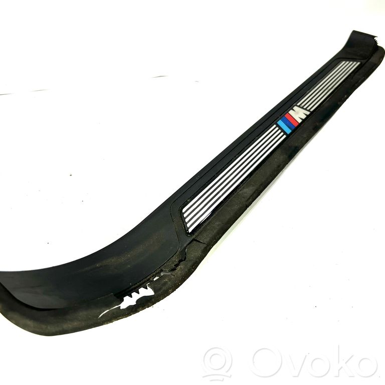 Priekšējā sliekšņa dekoratīvā apdare (iekšējā)