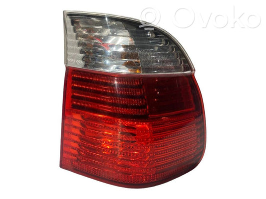 Задний фонарь в кузове