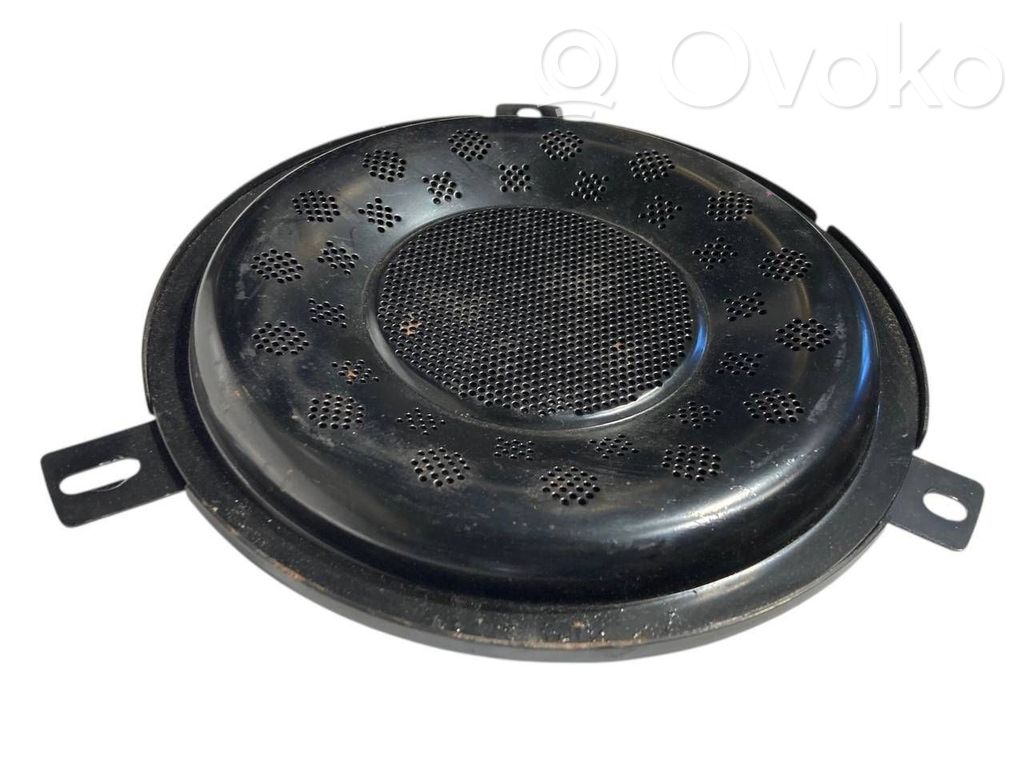 Skaļrunis (-i) pakaļējās durvīs