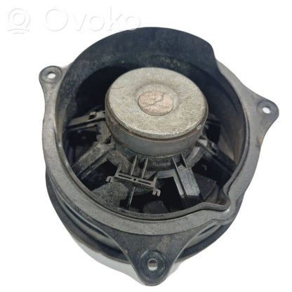 Skaļrunis (-i) priekšējās durvīs