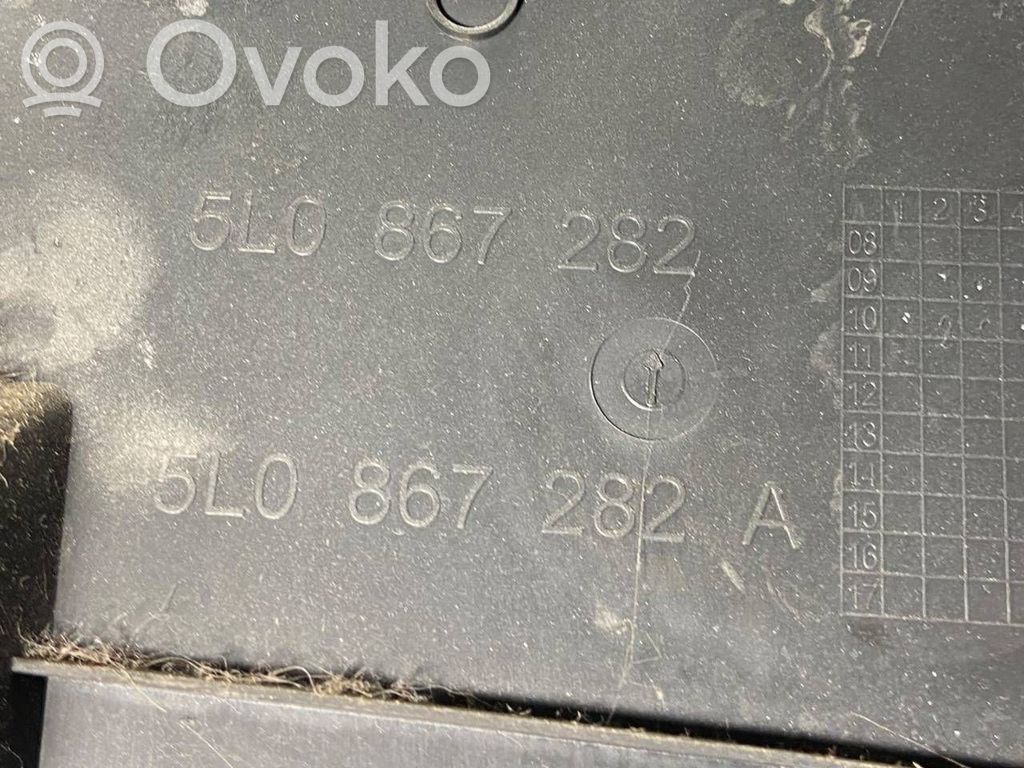 (B) statņa dekoratīvā apdare (apakšdaļa)