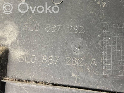 (B) statņa dekoratīvā apdare (apakšdaļa)