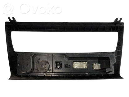 Gaisa kondicioniera / klimata kontroles / salona apsildes vadības bloks (salonā)